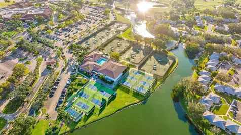 52 Cayman Place Palm Beach Gardens FL 33418