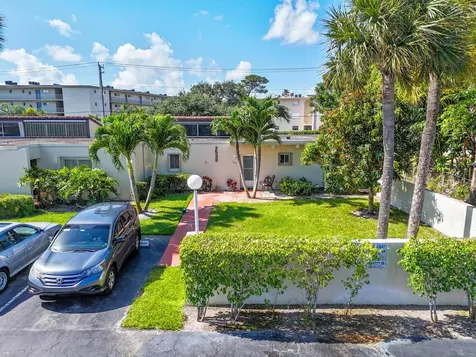 2538 Boundbrook Drive Palm Springs FL 33406