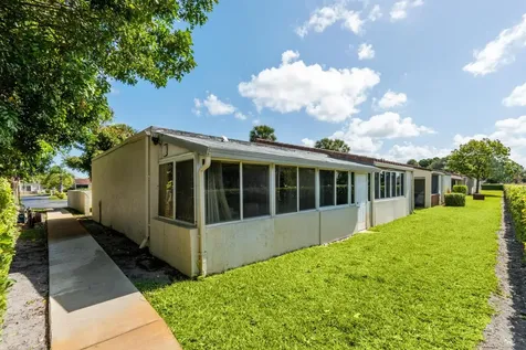 2538 Boundbrook Drive Palm Springs FL 33406