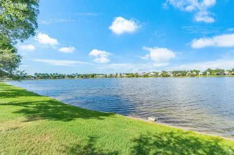 10679 Lake Shore Drive Wellington FL 33414