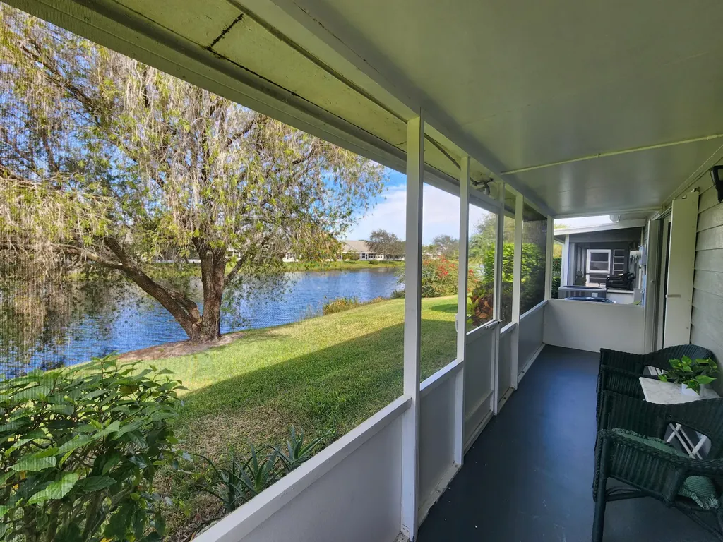 2607 SE Tropical East Circle Port Saint Lucie FL 34952