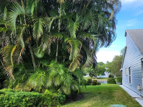 2607 SE Tropical East Circle Port Saint Lucie FL 34952