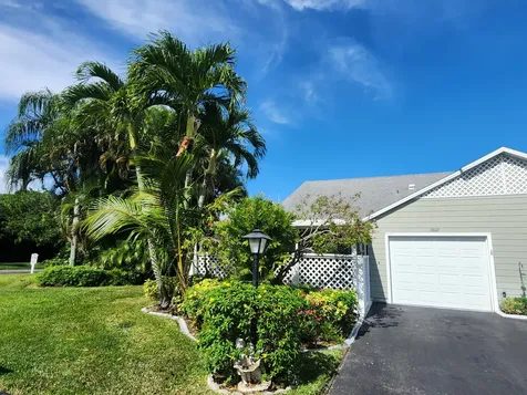 2607 SE Tropical East Circle Port Saint Lucie FL 34952