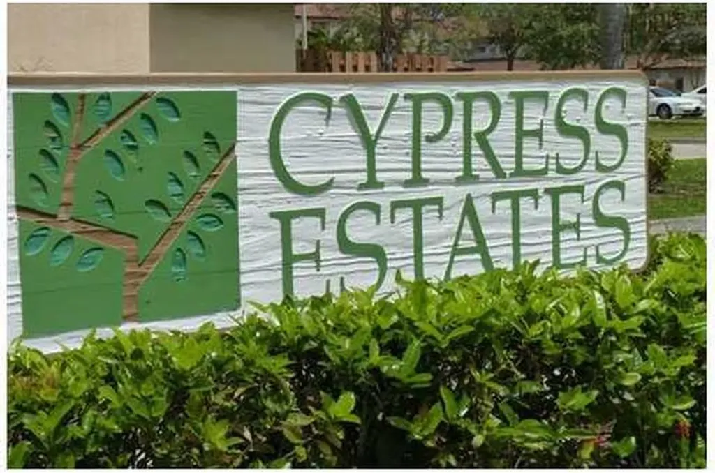 1300 Cypress Way Palm Springs FL 33406