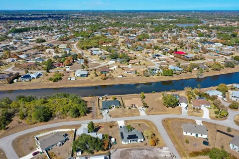 211 Sw North Wakefield Circle Port Saint Lucie FL 34953
