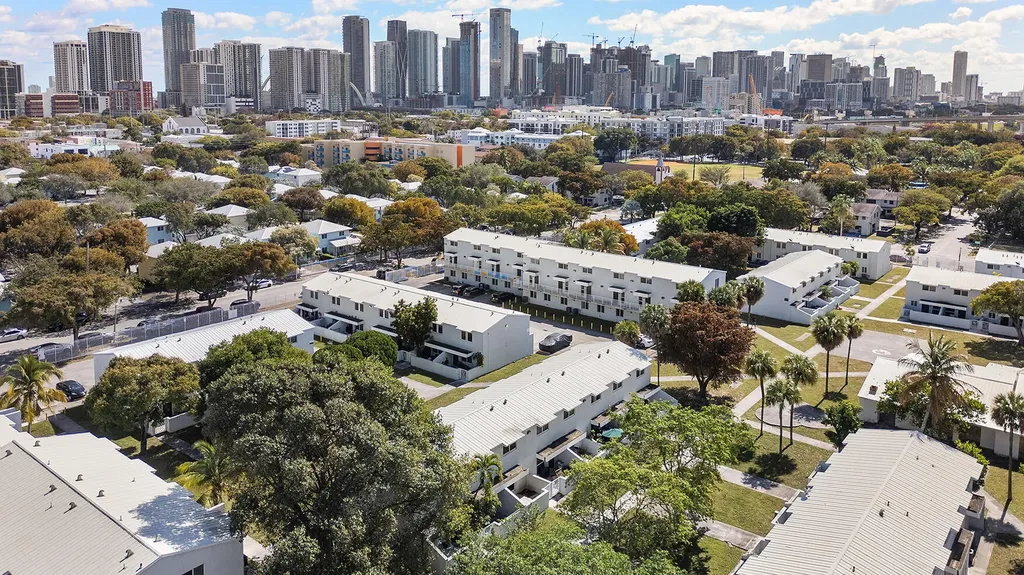 1974 Nw 4th Court Miami FL 33136