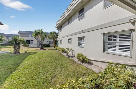 61 Brittany B Delray Beach FL 33446