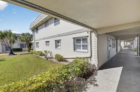 61 Brittany B Delray Beach FL 33446
