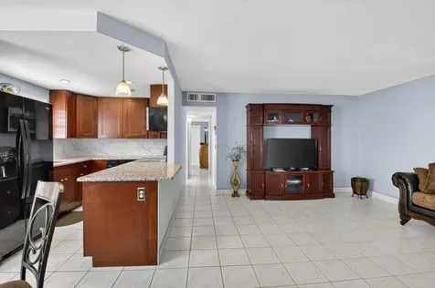 61 Brittany B Delray Beach FL 33446