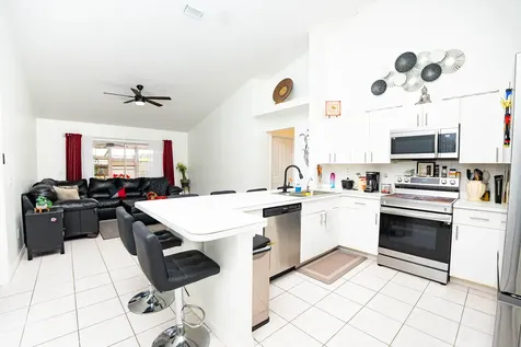 376 Nw Sherry Lane Port Saint Lucie FL 34986