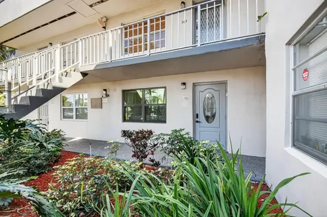 743 Burgundy P Delray Beach FL 33484