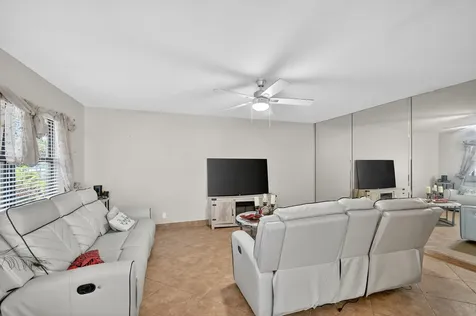 743 Burgundy P Delray Beach FL 33484