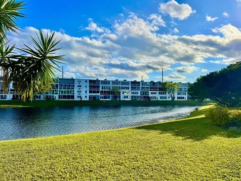 1011 Harwood C Deerfield Beach FL 33442
