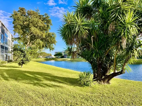 1011 Harwood C Deerfield Beach FL 33442