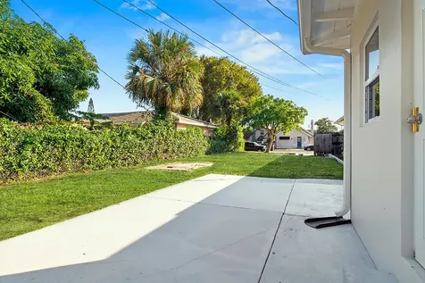 5208 Spruce Avenue West Palm Beach FL 33407