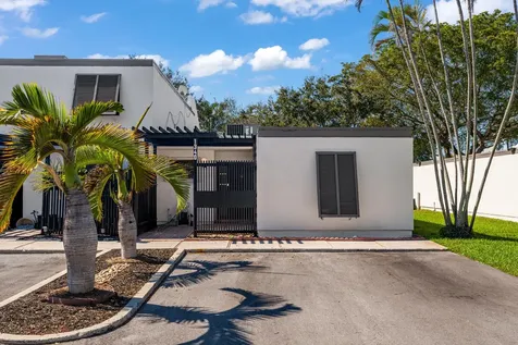 1340 E Golfview Drive Pembroke Pines FL 33026