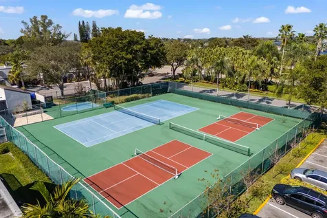 1340 E Golfview Drive Pembroke Pines FL 33026