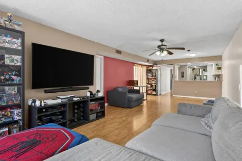1340 E Golfview Drive Pembroke Pines FL 33026