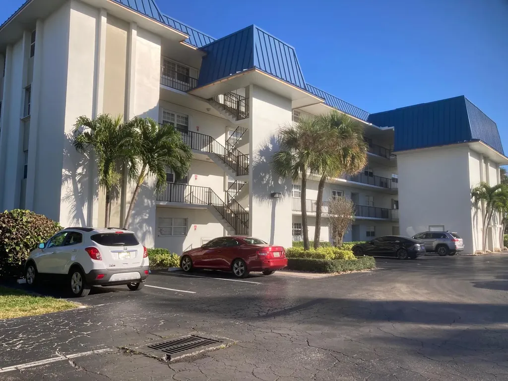 2936 Lake Shore Drive Riviera Beach FL 33404