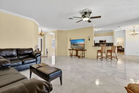 6871 Nw Hogate Circle Port Saint Lucie FL 34983