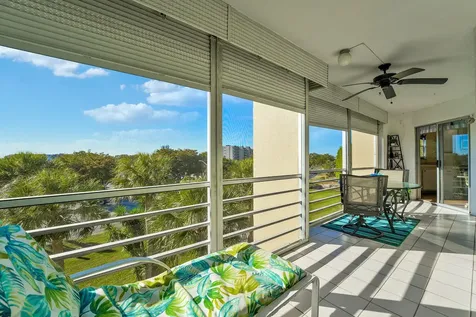 3590 Via Poinciana Lake Worth FL 33467