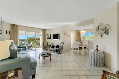 3590 Via Poinciana Lake Worth FL 33467