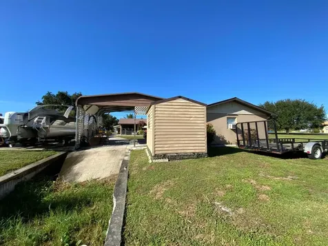 1095 Chobee Loop Okeechobee FL 34974