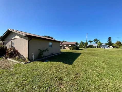 1095 Chobee Loop Okeechobee FL 34974