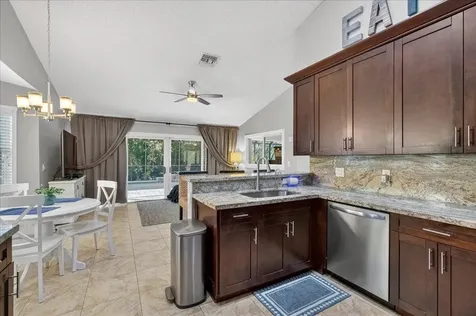 7312 Nw 45th Avenue Coconut Creek FL 33073