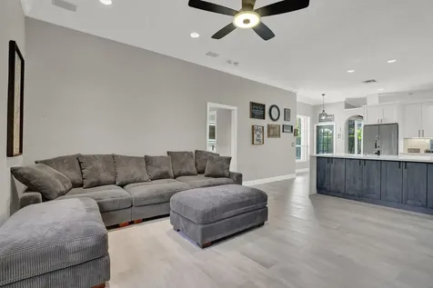 8512 Nw 45th Street Coral Springs FL 33065