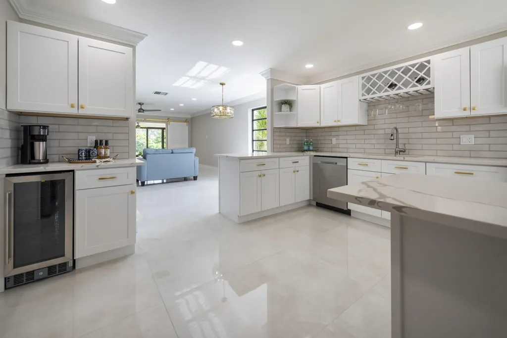 8535 Casa Del Lago Boca Raton FL 33433