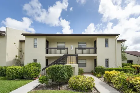 8535 Casa Del Lago Boca Raton FL 33433