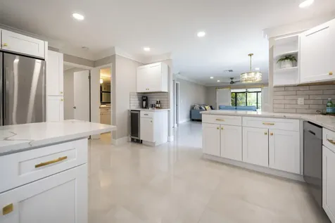 8535 Casa Del Lago Boca Raton FL 33433