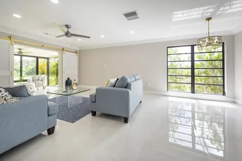 8535 Casa Del Lago Boca Raton FL 33433