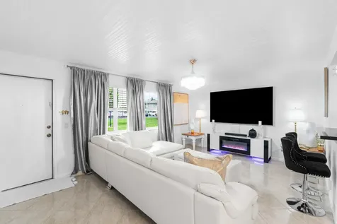 340 Horizons Boynton Beach FL 33435