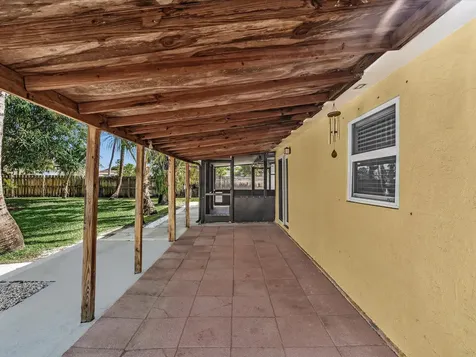 607 W Perry Street Lantana FL 33462