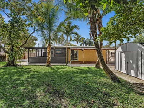 607 W Perry Street Lantana FL 33462