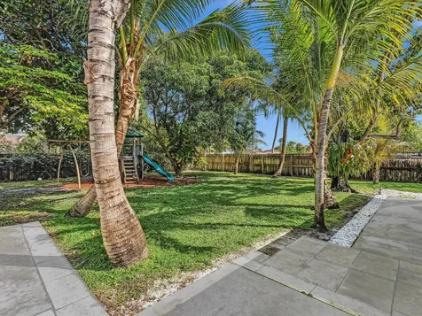 607 W Perry Street Lantana FL 33462