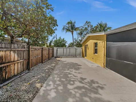 607 W Perry Street Lantana FL 33462
