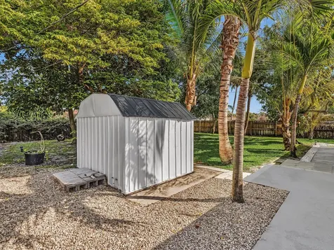 607 W Perry Street Lantana FL 33462
