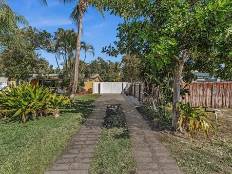 607 W Perry Street Lantana FL 33462