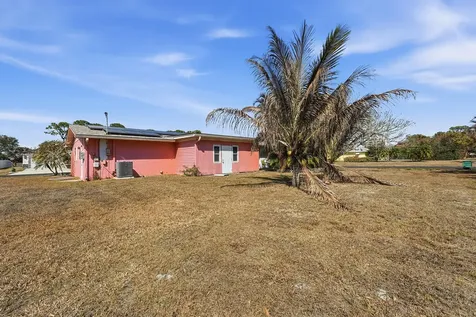 572 Se Fallon Drive Port Saint Lucie FL 34983