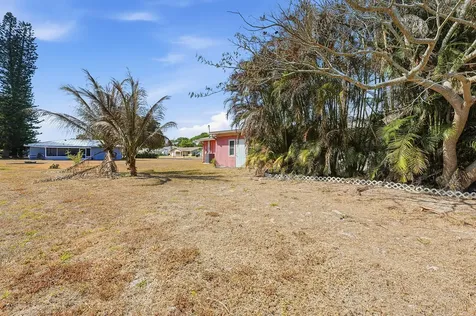 572 Se Fallon Drive Port Saint Lucie FL 34983
