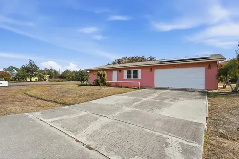 572 Se Fallon Drive Port Saint Lucie FL 34983