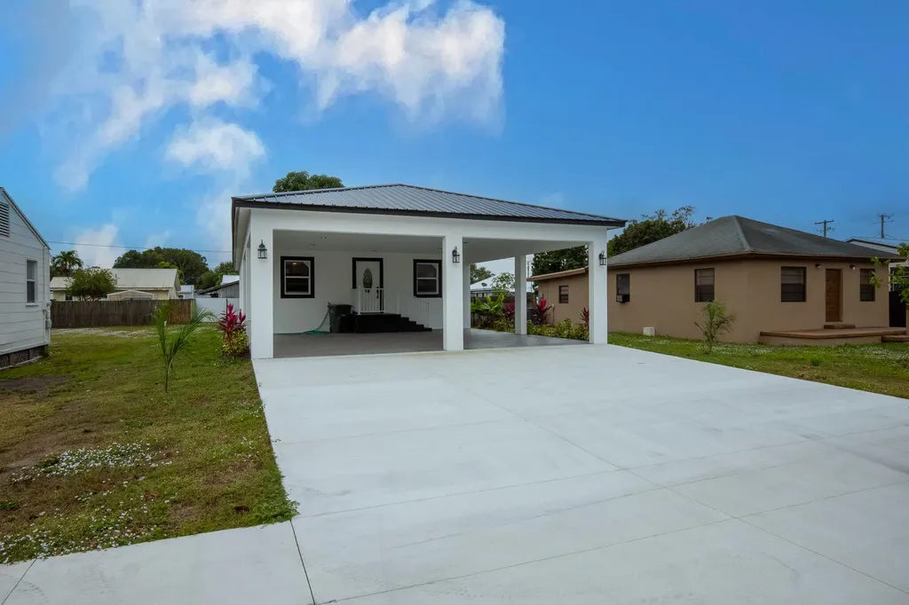 332 W Ventura Avenue Clewiston FL 33440