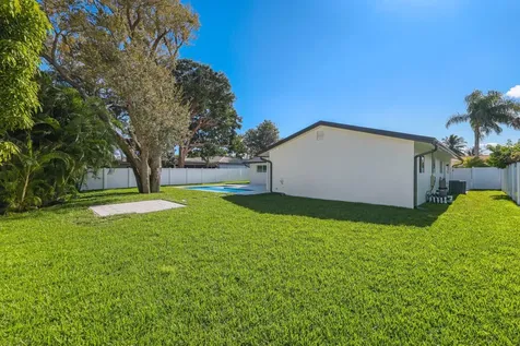 979 Nw 8th Street Boca Raton FL 33486