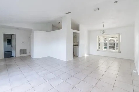298 Sw Eyerly Avenue Port Saint Lucie FL 34953