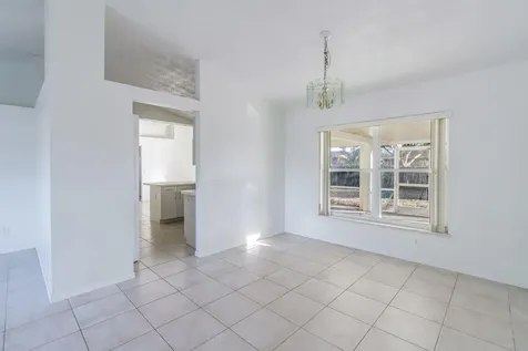 298 Sw Eyerly Avenue Port Saint Lucie FL 34953