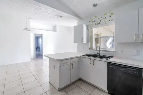 298 Sw Eyerly Avenue Port Saint Lucie FL 34953