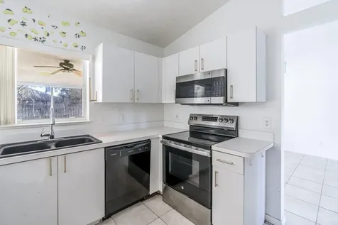 298 Sw Eyerly Avenue Port Saint Lucie FL 34953